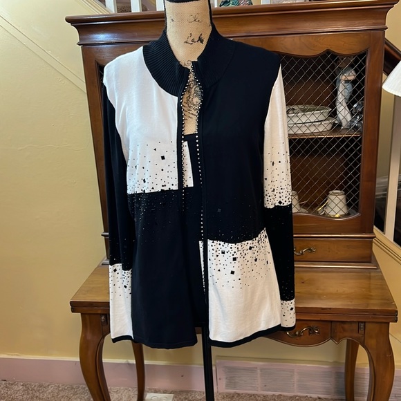 Drapers & Damons Petites NWOT Black and White Color Block Beaded Sweater Set. - Picture 1 of 16